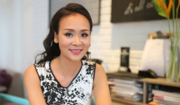 Hoa hậu Trần Bảo Ngọc thướt tha dạo phố Sài Gòn